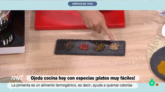 Pablo Ojeda explica las diferencias entre los distintos tipos de pimienta: "Las propiedades de todas son muy parecidas" El nutricionista prepara una cata para Iñaki López y Cristina Pardo a través de la cual podrán descubrir las diferencias entre la pimienta rosa, blanca, verde y negra.