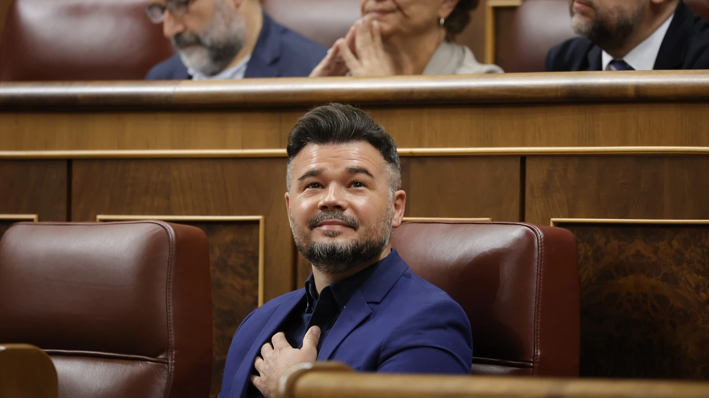 El portavoz de ERC en el Congreso, Gabriel Rufián, interviene durante una sesión de control al Gobierno. El portavoz de ERC en el Congreso, Gabriel Rufián, interviene durante una sesión de control al Gobierno.
