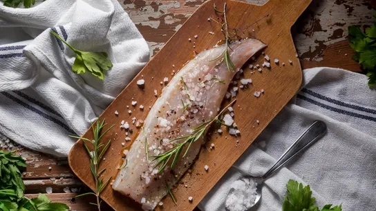 El pescado azul es uno de los alimentos con mayor contenido en omega 3. El pescado azul es uno de los alimentos con mayor contenido en omega 3.