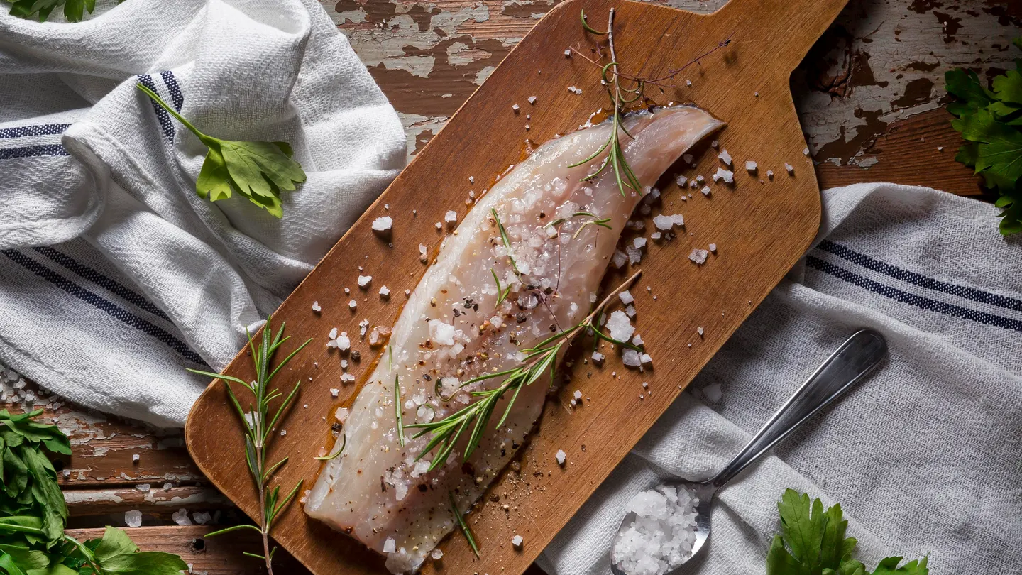 El pescado azul es uno de los alimentos con mayor contenido en omega 3. El pescado azul es uno de los alimentos con mayor contenido en omega 3.