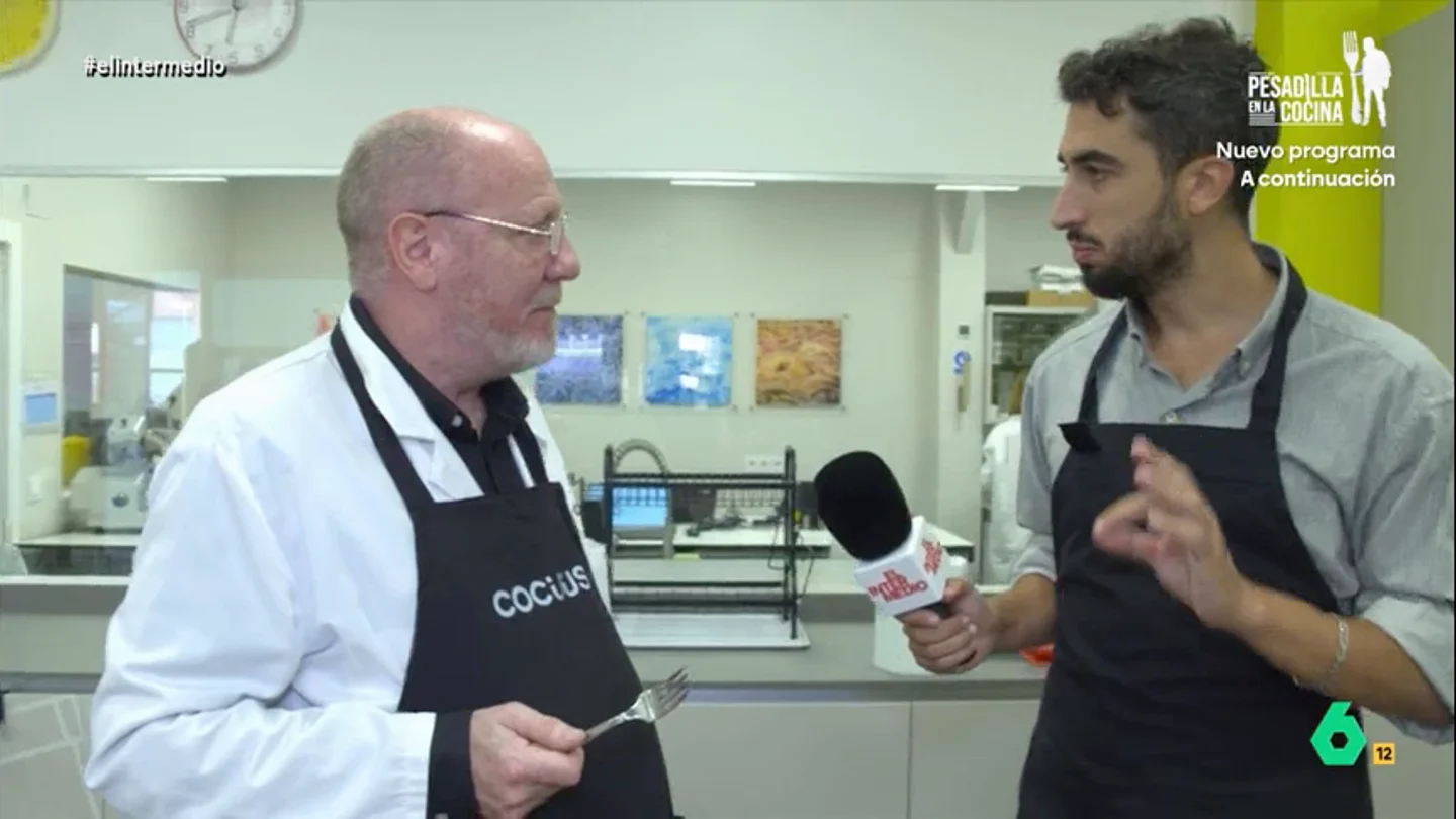La reacción de Isma Juárez al comerse un chuletón 'de impresora': "Yo era ateo, pero ahora creo" Isma Juárez visita una empresa para conocer el futuro de la alimentación: los alimentos impresos. En este vídeo, recorre sus instalaciones, descubre cómo es el proceso y hasta prueba algunos de sus productos, como el beicon o el chuletón.