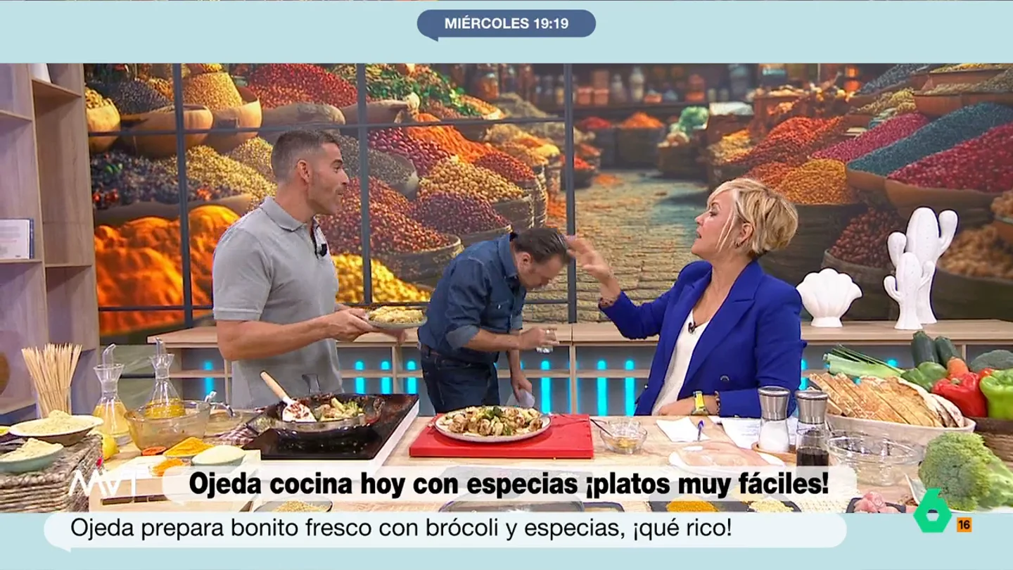 Iñaki López, a punto de atragantes por culpa de un ataque de risa: "No vale echar canela al cachopo" Iñaki López, a punto de atragantes por culpa de un ataque de risa: "No vale echar canela al cachopo"