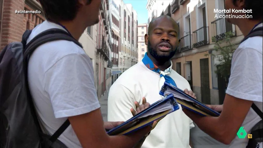 "No podéis conocer toda la vida de una persona solo viendo el color de su piel, porque aunque os sorprenda hay negros que son socios de ONG, algunos de varias", afirma Lamine Thior en una nueva entrega de 'Microracismos'.