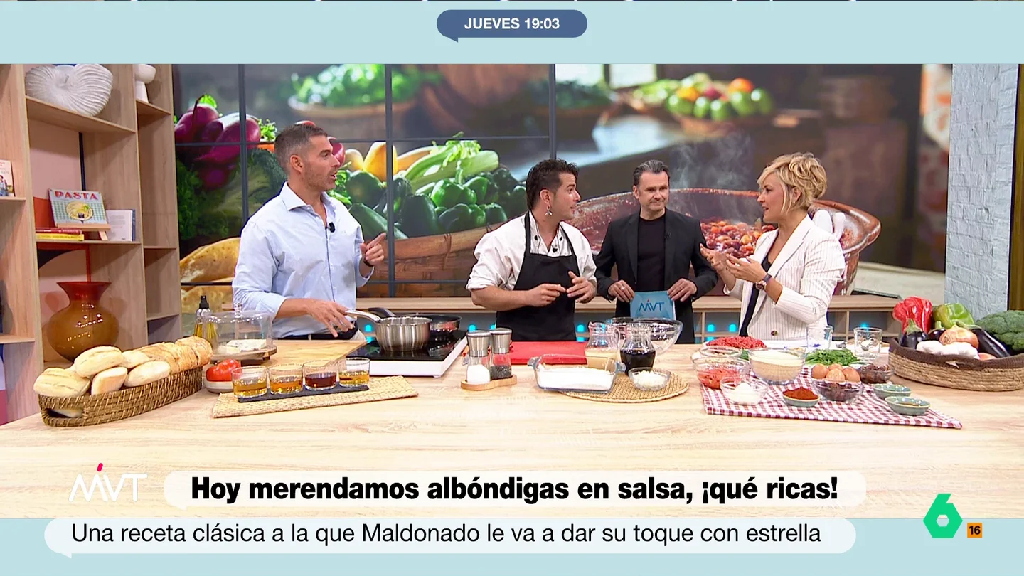La duda del chef Maldonado sobre si la RAE acepta el término 'almóndigas': "A Pérez-Reverte le da un ictus" Como explica Cristina Pardo, aunque la Real Académica Española acepta el término 'almóndiga' no recomiendan su uso debido a que se considera un término impropio del habla culta.