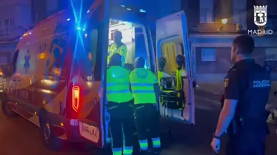 Los sanitarios atienden a heridos en una reyerta en el distrito madrileño de Carabanchel Los sanitarios atienden a heridos en una reyerta en el distrito madrileño de Carabanchel