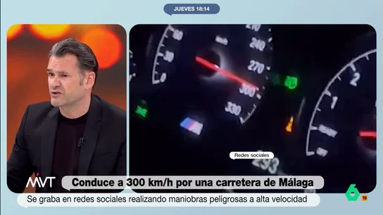 Iñaki López, al conductor que iba a 300 kilómetros por hora por Málaga Cambiando de carril de forma temeraria y a 300 kilómetros por hora. Así se grabó un conductor imprudente y lo subió a las redes sociales. "Esto tiene su origen en algún complejo no superado", señala Iñaki López en el vídeo sobre estas líneas.