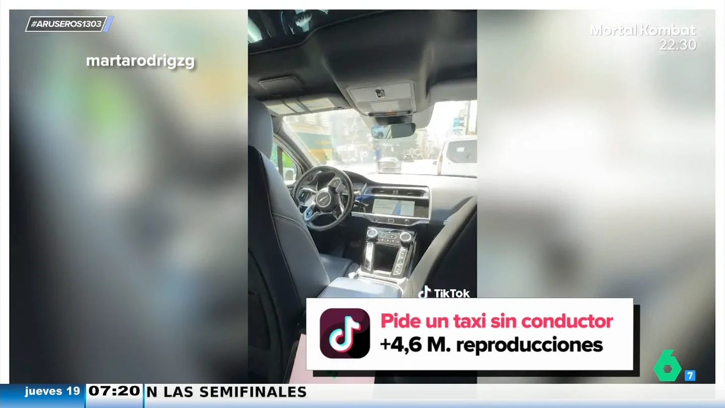 Una joven española muestra en su TikTok cómo es viajar en un taxi sin conductor: "¡Qué miedo!" Una joven española muestra en su TikTok cómo es viajar en un taxi sin conductor: "¡Qué miedo!"