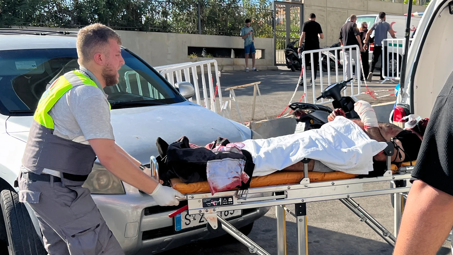 Los hospitales de Líbano, sobrepasados por el número de víctimas y heridos de las explosiones Los hospitales de Líbano, sobrepasados por el número de víctimas y heridos de las explosiones