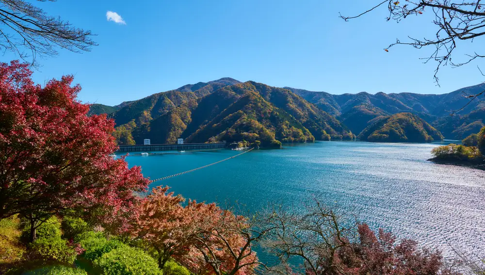 Lago Okutama Lago Okutama