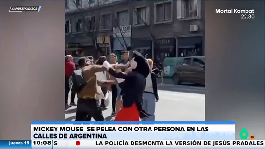 'Mickey Mouse' es pillado pegándose a puñetazo limpio en plena calle en Argentina 'Mickey Mouse' es pillado pegándose a puñetazo limpio en plena calle en Argentina