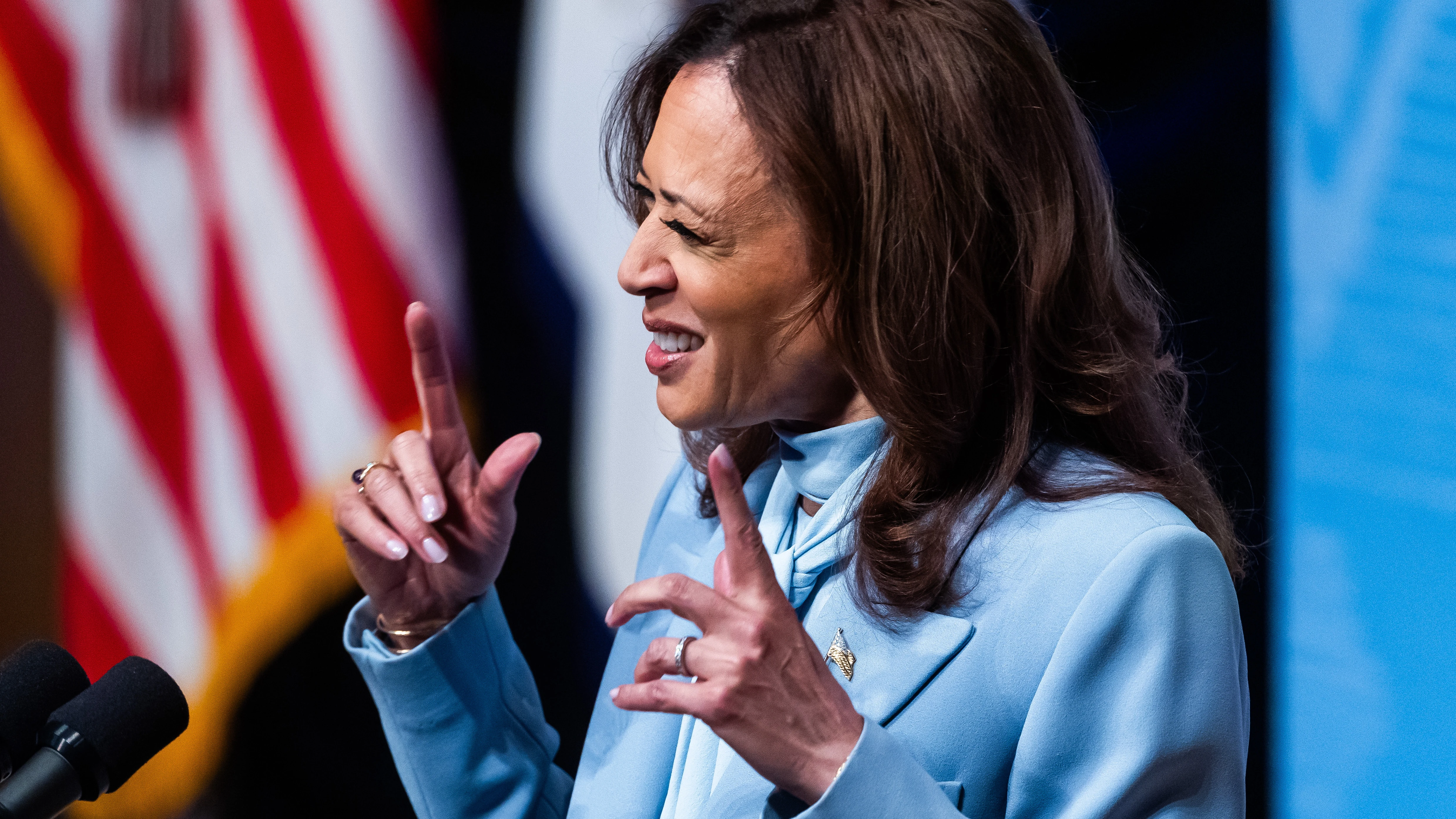 Kamala Harris habla ante el Instituto del Caucus Hispano