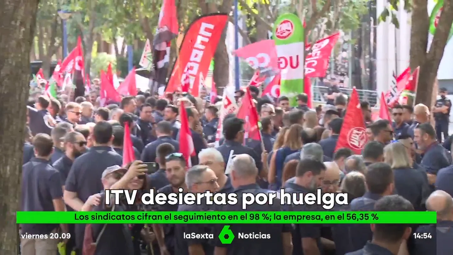 Los trabajadores de la ITV de Andalucía están en huelga: reclaman un nuevo convenio, equiparación a trabajador público y plus por toxicidad Los trabajadores de la ITV de Andalucía están en huelga: reclaman un nuevo convenio, equiparación a trabajador público y plus por toxicidad