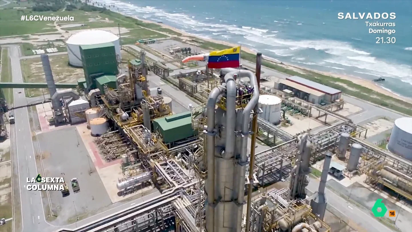 Venezuela, el país con más petróleo que Arabia Saudí: "El problema es que se gestiona mal y genera muchísima corrupción" Venezuela es la mayor reserva de petróleo del mundo y además cuenta con la segunda de oro y la sexta de diamantes. ¿Cómo puede estar en crisis con estos recursos? Los expertos responden en este vídeo de laSexta Columna.