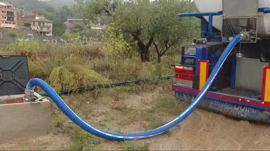 Riudecanyes, el pueblo 'sin agua' que sobrevive gracias a un camión cisterna Riudecanyes, el pueblo 'sin agua' que sobrevive gracias a un camión cisterna