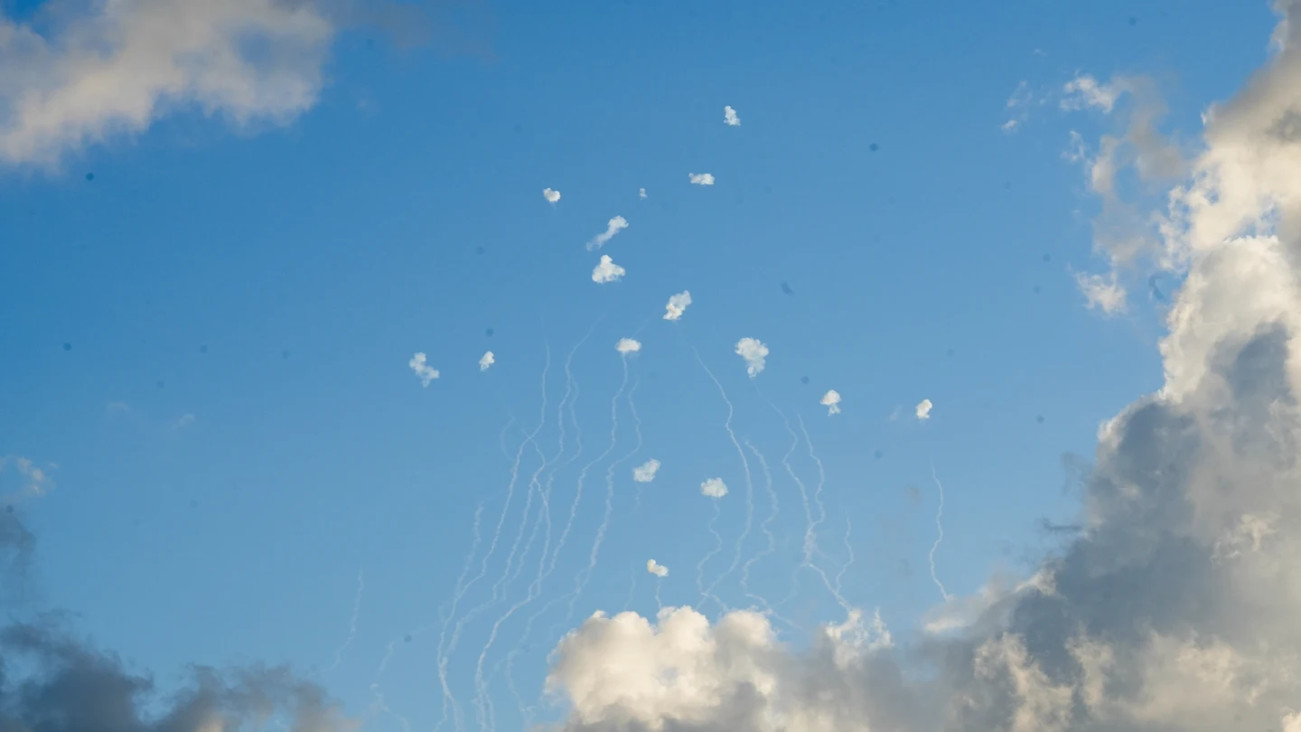 El sistema antiaéreo de Israel intercepta varios misiles lanzados por Hizbulá El sistema antiaéreo de Israel intercepta varios misiles lanzados por Hizbulá