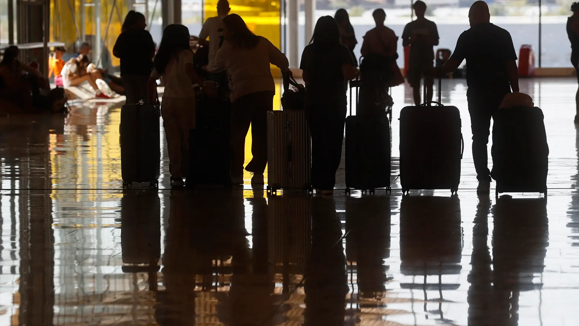 Activistas retenidos en Barajas