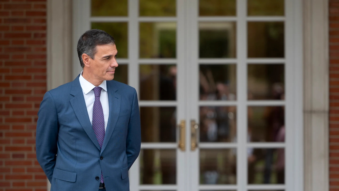 El presidente del Gobierno, Pedro Sánchez, en la entrada del Palacio de la Moncloa El presidente del Gobierno, Pedro Sánchez, en la entrada del Palacio de la Moncloa