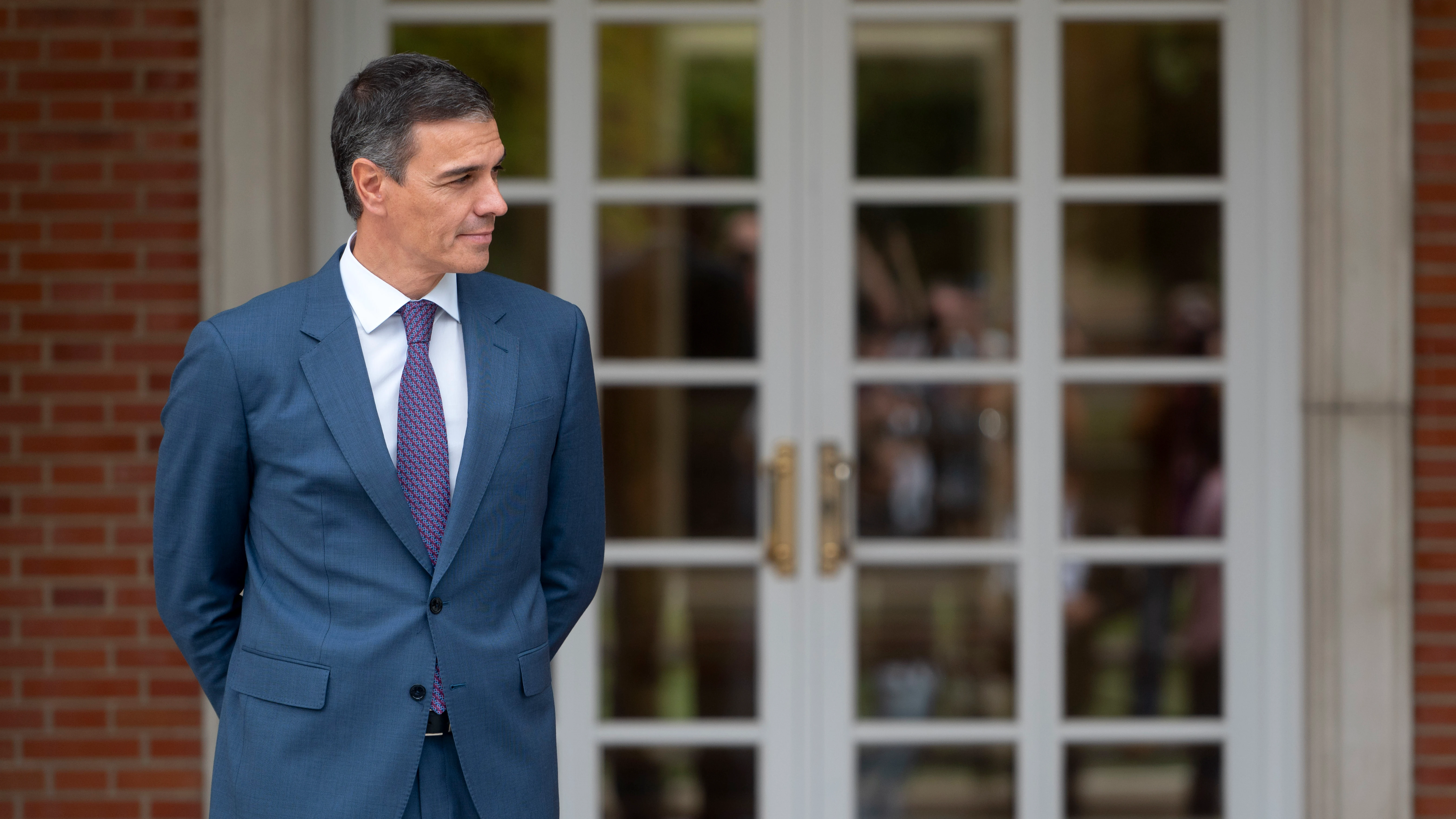 El presidente del Gobierno, Pedro Sánchez, en la entrada del Palacio de la Moncloa, el pasado viernes. 