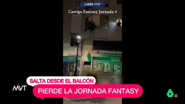 Bofetones, personas que se tiran por las escaleras en cubos de basura y hasta un chico que ha saltado a la calle desde un balcón. Es la nueva moda viral que, opina Iñaki López en este vídeo de Más Vale Tarde, es "una memez".