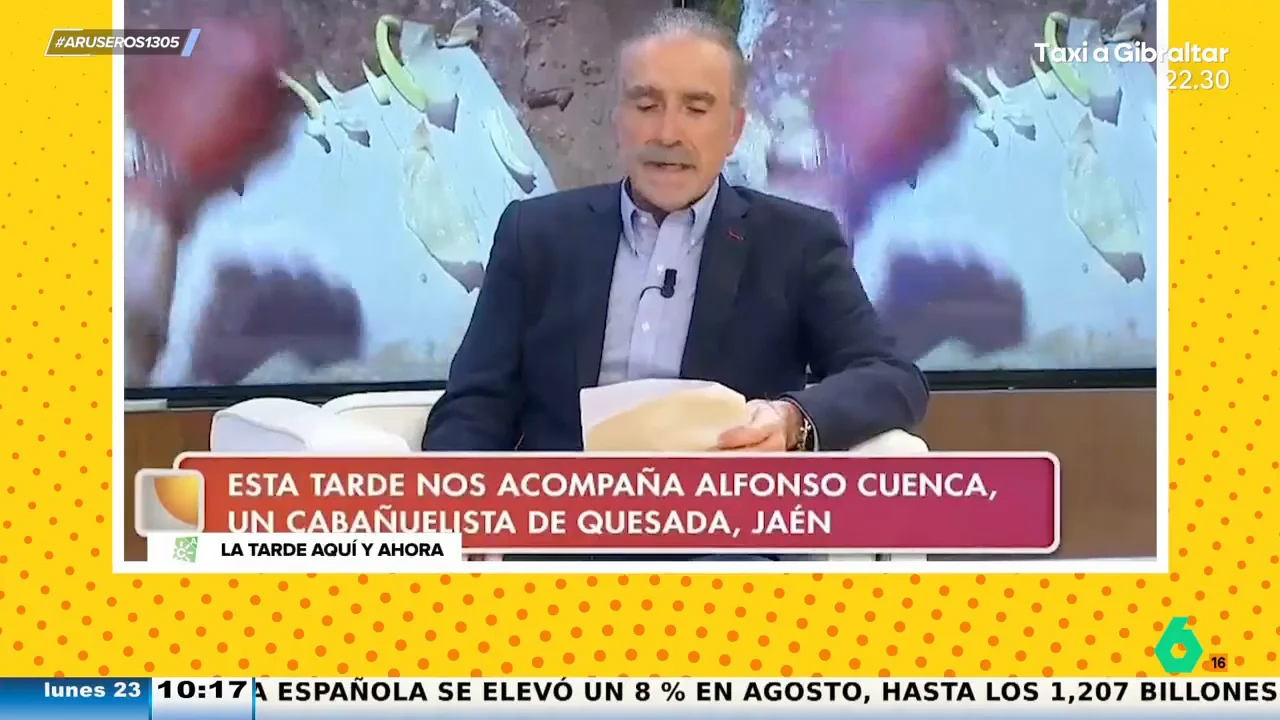 Juan y Medio, a un invitado que predice el tiempo: "Tienes 56 años y te has equivocado 56 veces"