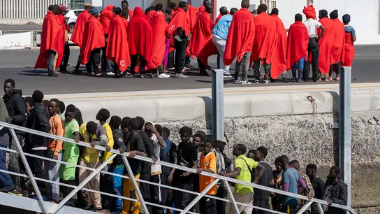 Migrantes rescatados en aguas cercanas a Lanzarote  Migrantes rescatados en aguas cercanas a Lanzarote