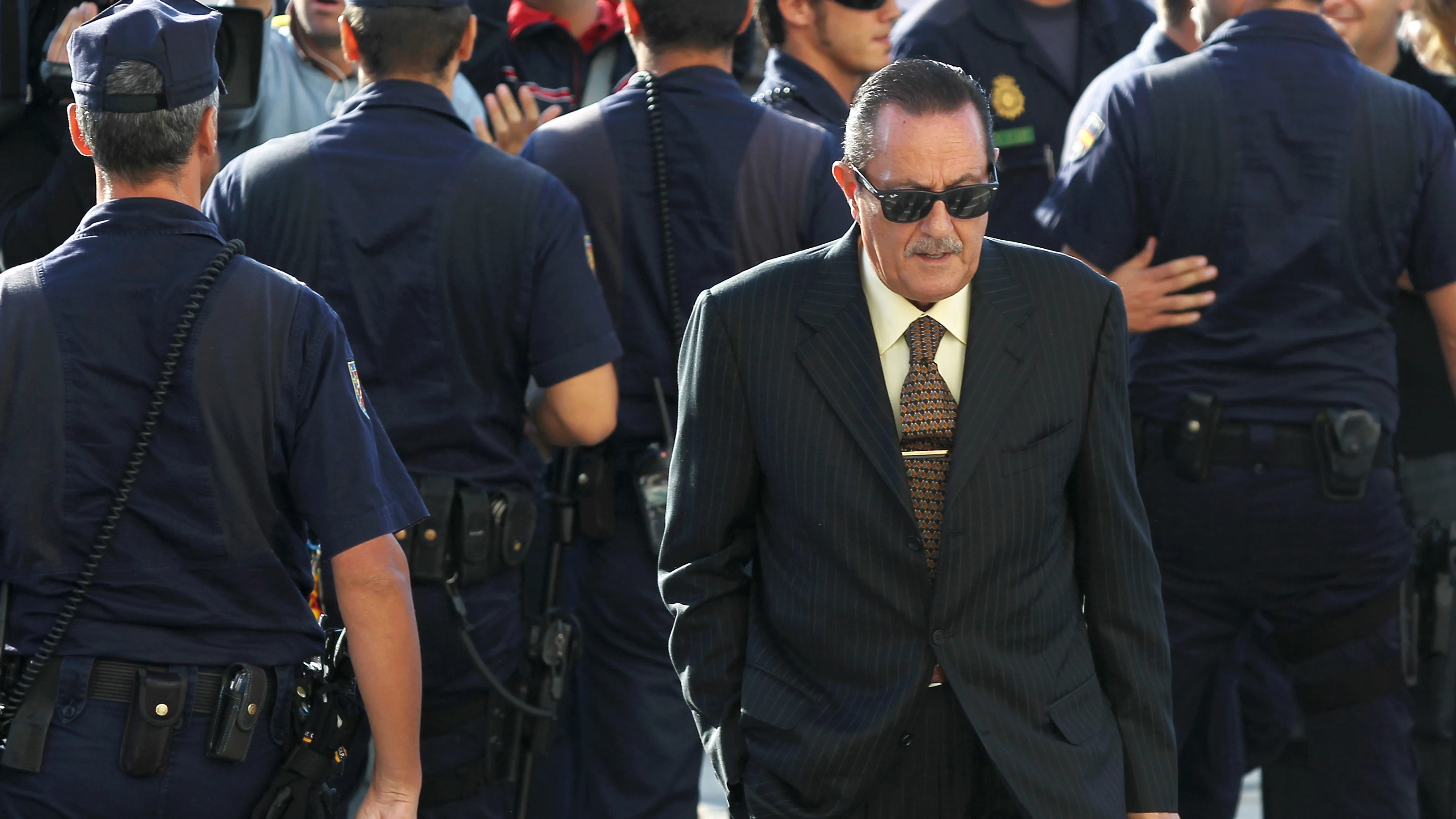 El exalcalde de la ciudad turística de Marbella Julián Muñoz llega al tribunal de Málaga el 28 de septiembre de 2010.