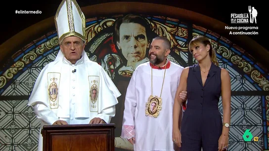 Sandra Sabatés, al 'papa Wyoming': "Aquí el único apocalipsis es el que Aznar tiene en su cabeza" Wyoming y Dani Mateo analizan el discurso alarmista de José María Aznar sobre la financiación singular y la regeneración democrática en la 'Iglesia Aznariana' y plantean 'sacrificar' a Sandra Sabatés "para que Sánchez deje de poner la prensa a su servicio".