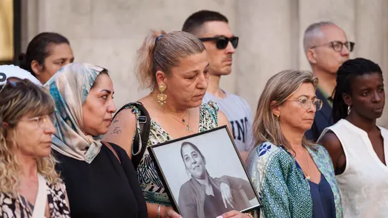 Detenidos tres meses después los autores del crimen de la noche de San Juan en Girona Imágenes del entierro de una de las mujeres fallecidas