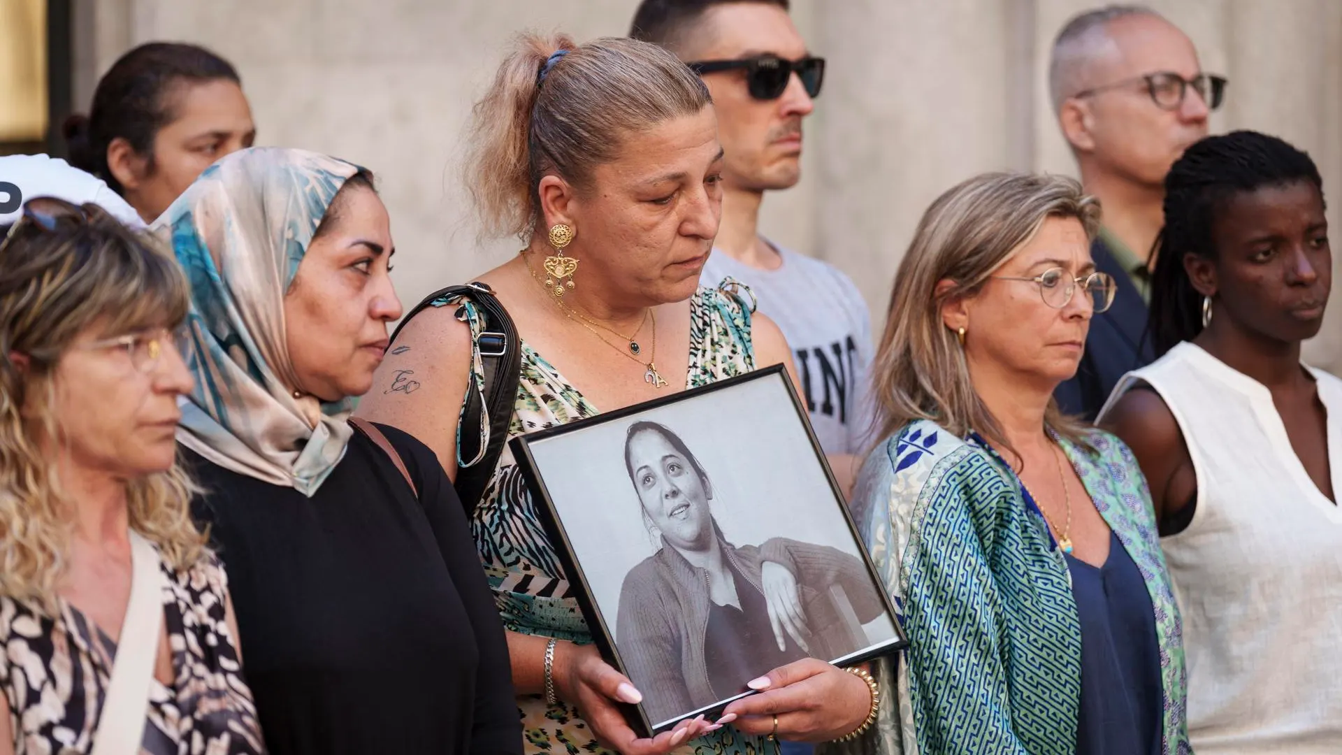 Imágenes del entierro de una de las mujeres fallecidas