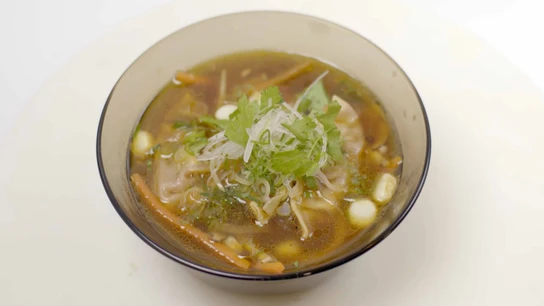 Sopa wonton con dumplings de oreja picantona por Alberto Chicote para 'Tradiciones peruanas'. Sopa wonton con dumplings de oreja picantona por Alberto Chicote para 'Tradiciones peruanas'.