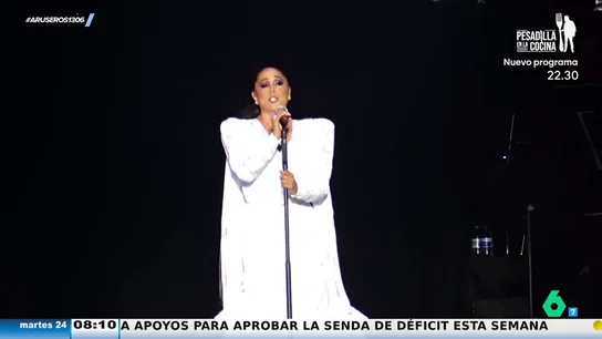 Isabel Pantoja defiende sus "defectos" en pleno concierto afirmando que siempre se guía por el corazón: "Soy humana" Isabel Pantoja defiende sus "defectos" en pleno concierto afirmando que siempre se guía por el corazón: "Soy humana"