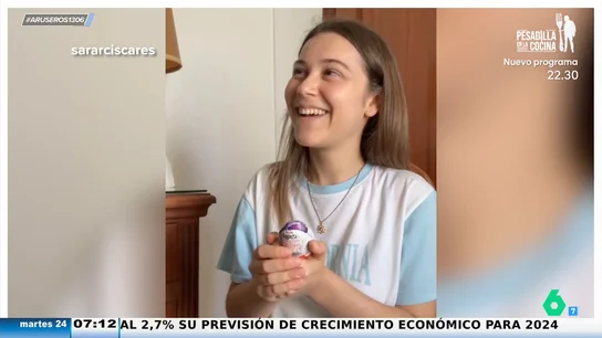 El "entrañable" momento en el que una abuela regala un 'huevo kinder' a su nieta El "entrañable" momento en el que una abuela regala un 'huevo kinder' a su nieta