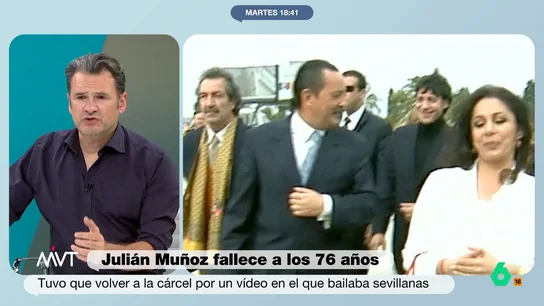 Iñaki López, al ver a Julián Muñoz pedir disculpas: "Pasaba de la altanería a dar pena en el mismo segundo" Iñaki López reacciona en este vídeo al momento de Julián Muñoz en el que, cuando estaba fuera de la cárcel por motivos de salud, le pillaron bailando sevillanas de madrugada. Al decretarse su ingreso en prisión, pidió disculpas.