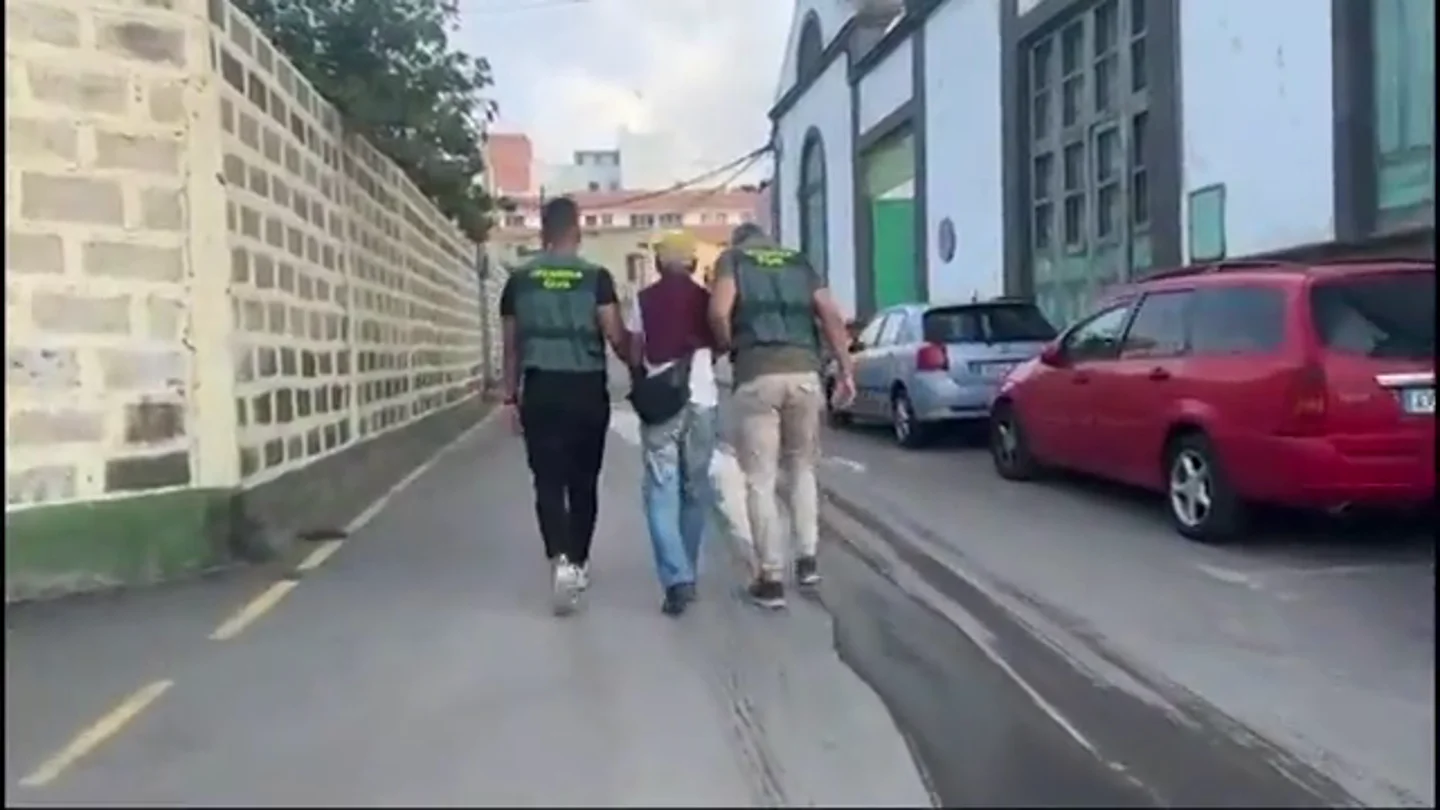 Detenido en Gran Canaria un hombre de 70 años por cuatro delitos de agresión sexual en los autobuses de la isla Detenido en Gran Canaria un hombre de 70 años por cuatro delitos de agresión sexual en los autobuses de la isla