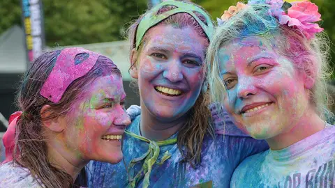 Chicas en el festival Holi Chicas en el festival Holi