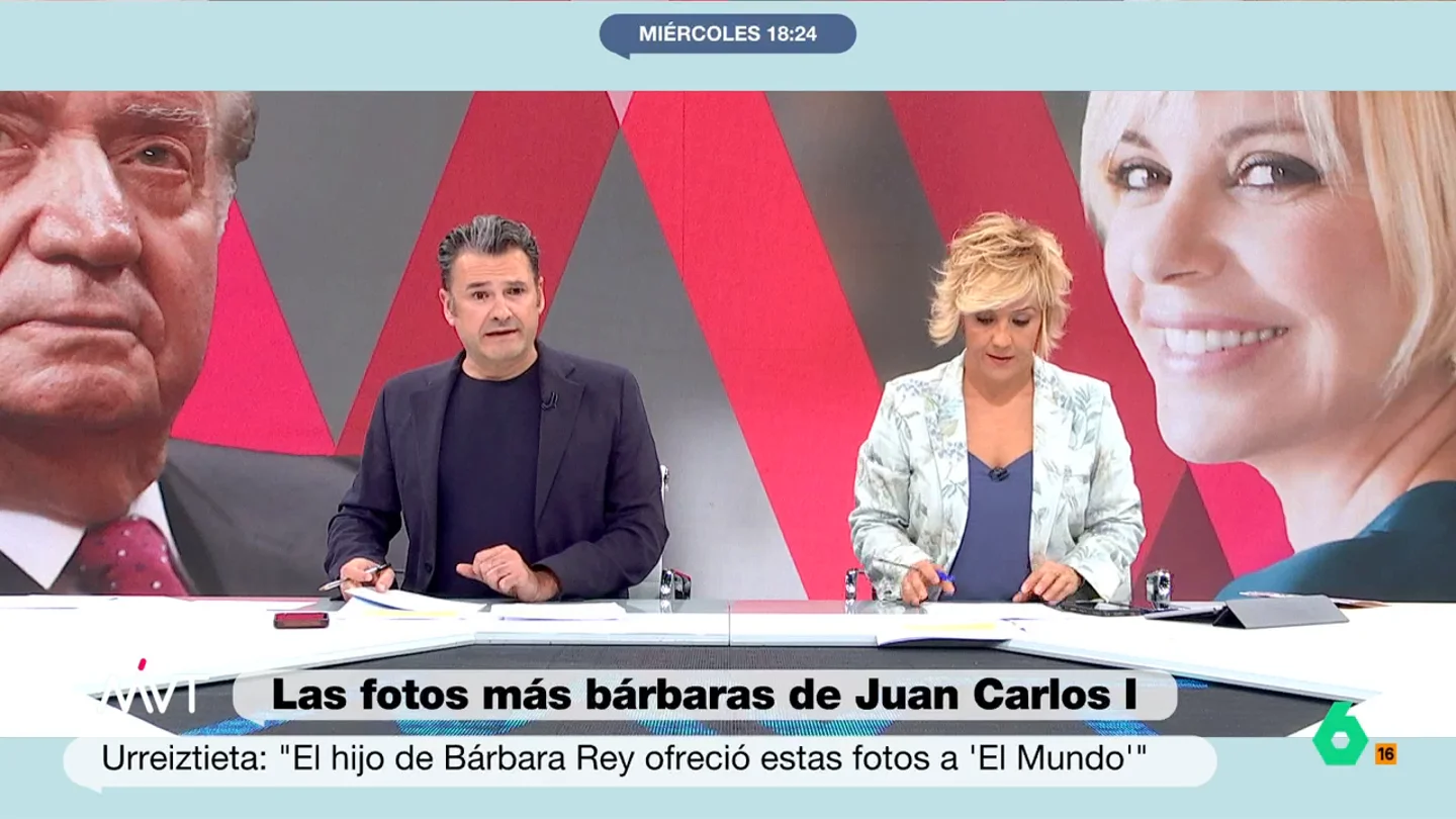Iñaki López, sobre Felipe VI tras publicarse las fotos del emérito con Bárbara Rey Felipe VI se encontraba hoy en Girona cuando ha saltado la polémica por las fotos de su padre, don Juan Carlos, besándose con Bárbara Rey. En este vídeo, Pedro Gómez explica cuál es la postura oficial de Casa Real e Iñaki López reacciona.
