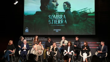 'La sombra de la tierra', la nueva serie original de atresplayer, aterriza en el Festival de San Sebastián 'La sombra de la tierra', la nueva serie original de atresplayer, aterriza en el Festival de San Sebastián