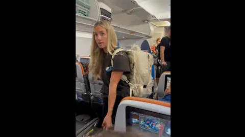 Pasajera roba un cargador en el vuelo Pasajera roba un cargador en el vuelo