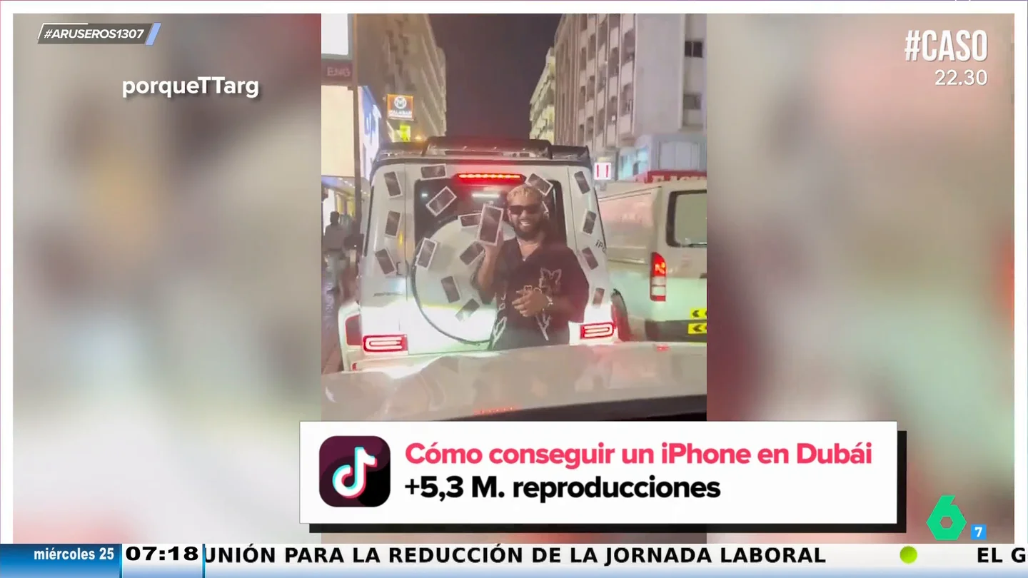 Los influencers en Dubái regalan iPhones 16 en plena calle: "Puedes escoger el color, el tamaño y la memoria" Los influencers en Dubái regalan iPhones 16 en plena calle: "Puedes escoger el color, el tamaño y la memoria"