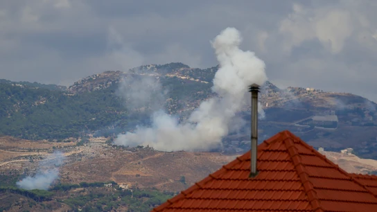 Columna de humo tras un bombardeo del Ejército de Israel contra Marjeyún, en el sur de Líbano. Columna de humo tras un bombardeo del Ejército de Israel contra Marjeyún, en el sur de Líbano