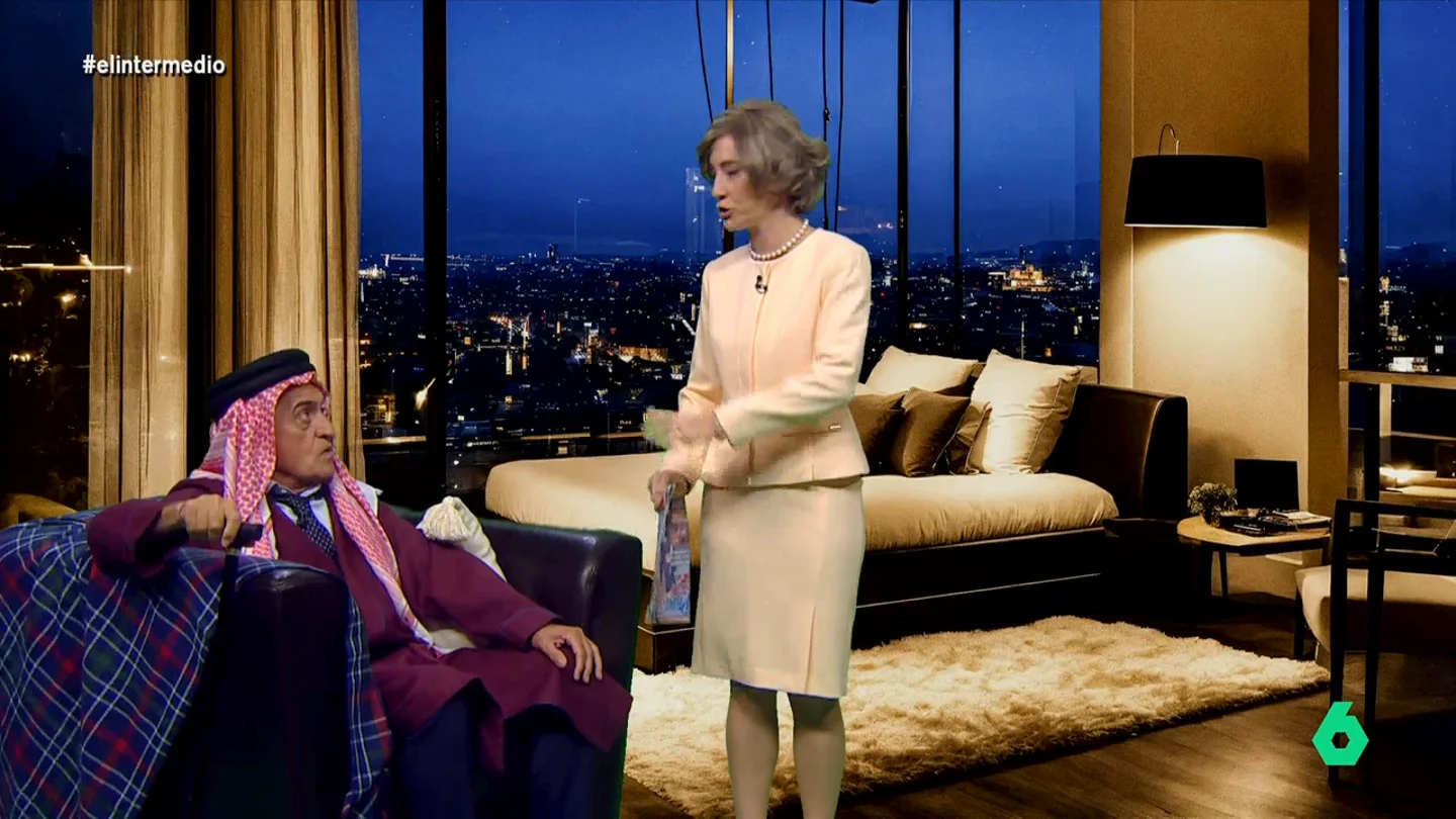El reproche de la 'reina Sofía' al 'rey emérito' tras sus fotos con Bárbara Rey: "Vas a conseguir volverme republicana" El Intermedio conecta en exclusiva con Sanxenxo donde la 'reina Sofía' se ha presentado por sorpresa tras el escándalo protagonizado por el rey Juan Carlos I.