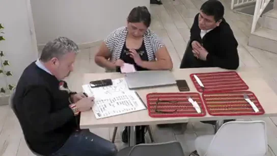 Alberto Chicote explica a los dueños de 'Tradiciones peruanas' cómo gestionar su negocio: "Dejas de facturar 9,3 euros por plato" Alberto Chicote explica a los dueños de 'Tradiciones peruanas' cómo gestionar su negocio: "Dejas de facturar 9,3 euros por plato"