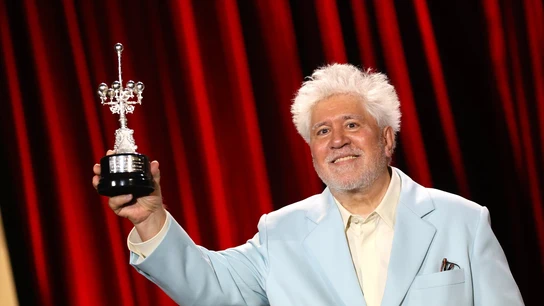 Pedro Almodóvar recibe el Premio Donostia en el Festival de Cine de San Sebastián, a 26 de septiembre de 2024 Pedro Almodóvar recibe el Premio Donostia en el Festival de Cine de San Sebastián, a 26 de septiembre de 2024