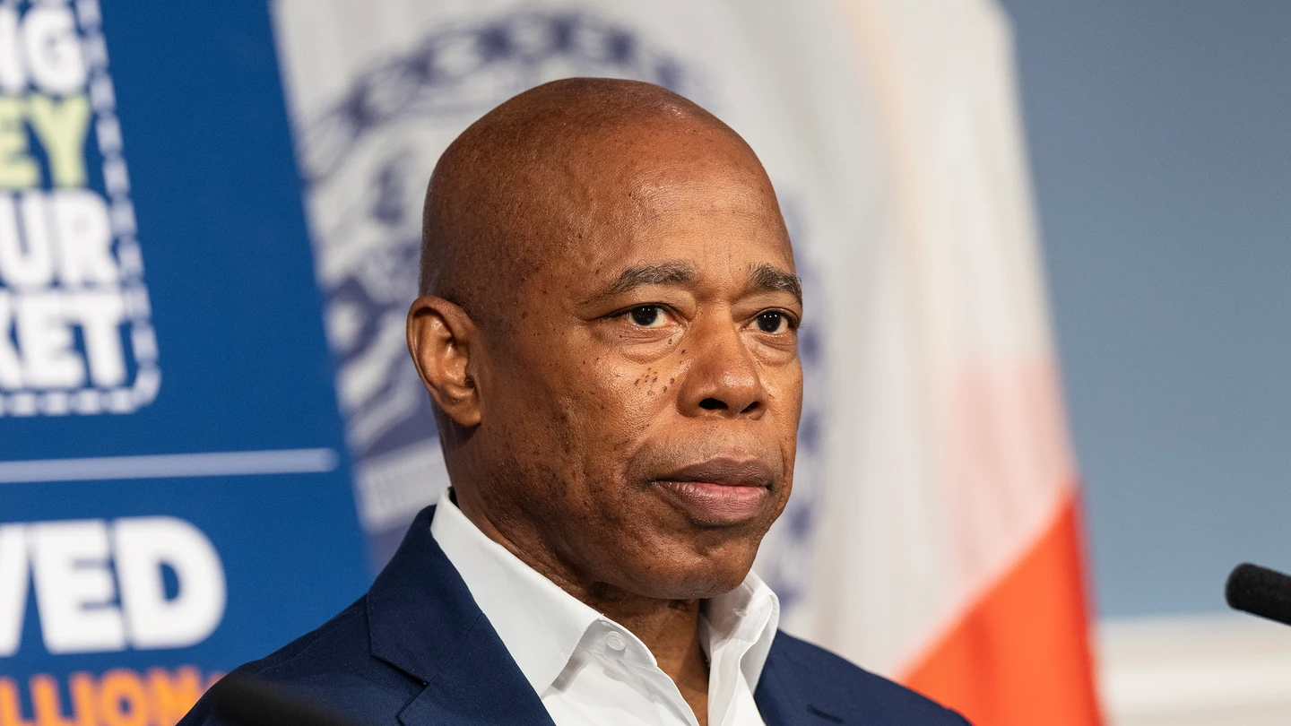 El alcalde de Nueva York, Eric Adams, durante una rueda de prensa a finales del mes de agosto. El alcalde de Nueva York, Eric Adams, durante una rueda de prensa a finales del mes de agosto.
