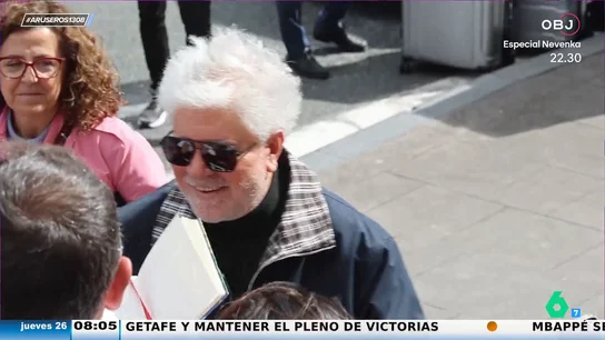 Los fans reciben a Pedro Almodóvar por su cumpleaños en el Festival de San Sebastián donde recibirá el premio honorífico Los fans reciben a Pedro Almodóvar por su cumpleaños en el Festival de San Sebastián donde recibirá el premio honorífico