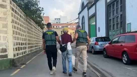 Momento de la detención del hombre de 70 años acusado de múltiples agresiones sexuales en Gran Canaria. Momento de la detención del hombre de 70 años acusado de múltiples agresiones sexuales en Gran Canaria.