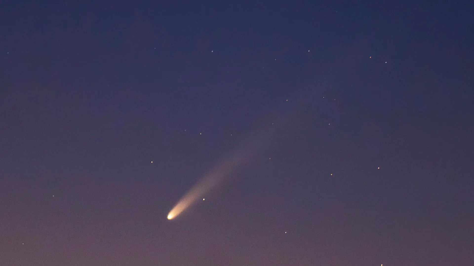 El cometa C/2023 A3 (Tsuchinshan-ATLAS), del que se espera que sea uno de los más brillantes del siglo, ha comenzado a verse sobre Canarias en la madrugada de este miércoles.