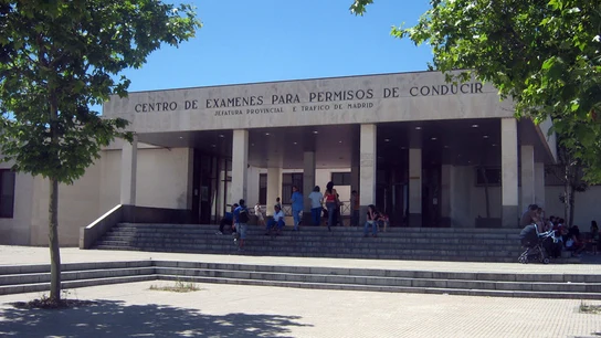 La DGT incorpora nuevas medidas para mejorar la accesibilidad de sus exámenes a personas con dificultades de comprensión lectora Sede del centro de exámenes para permisos de conducir de la Jefatura Provincial de Tráfico de Madrid