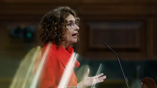 Montero acusa al PP de aplicar una política fiscal "irresponsable" Montero acusa al PP de aplicar una política fiscal "irresponsable"