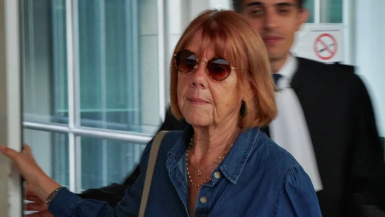 Gisèle Pelicot saliendo del juicio Gisèle Pelicot saliendo del juicio